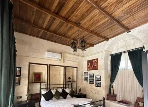 Nomad Inn