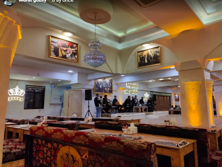 İmparator Sıra Gecesi salonu ve sahne görünümü