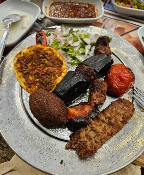 İmparator Sıra Gecesi yemekli menü sunumu