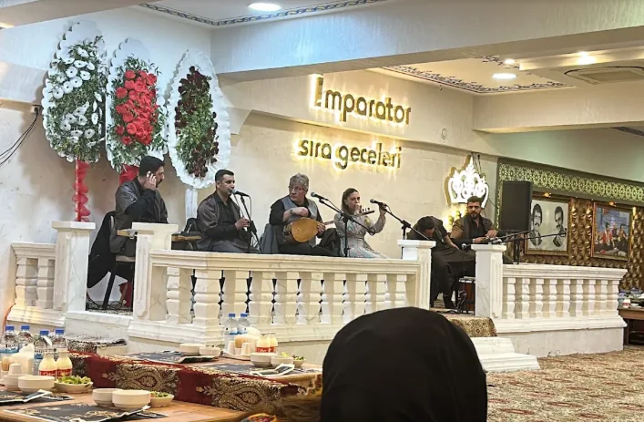 İmparator Sıra Gecesi canlı müzik programı