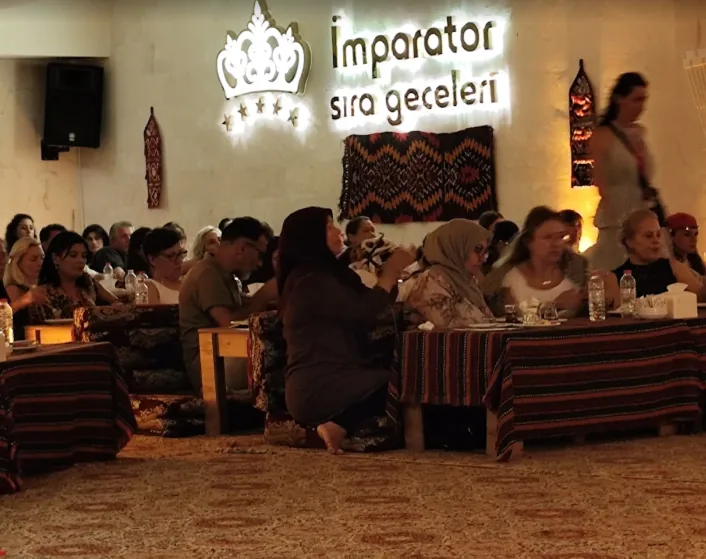 İmparator Sıra Gecesi misafir ve salon görünümü