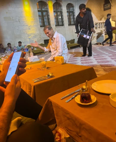 Tarihi Han Sıra Gecesi avlu ve sahne
