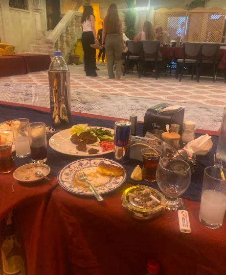 Tarihi Han Sıra Gecesi avlu dekorasyonu