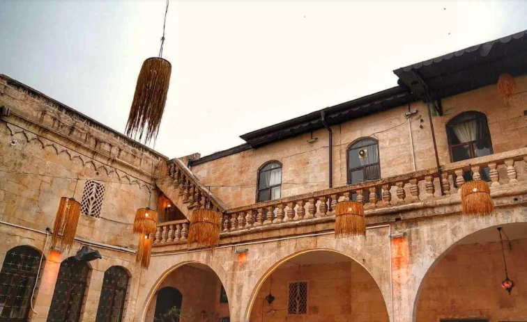 Tarihi Han Sıra Gecesi avlu oturma düzeni